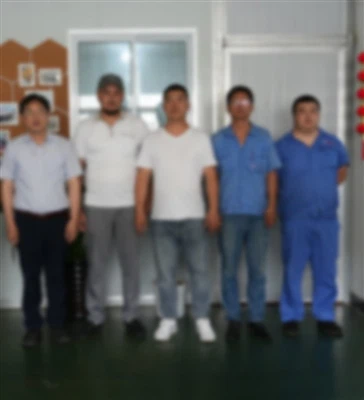 Croeso Cynnes i Gleientiaid Kazakhstani Ymweld â Runchen